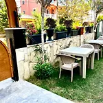 Ada * Urla