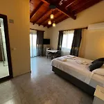 Hotel Ada *