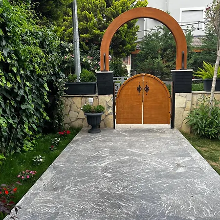 Ξενοδοχείο Ada *