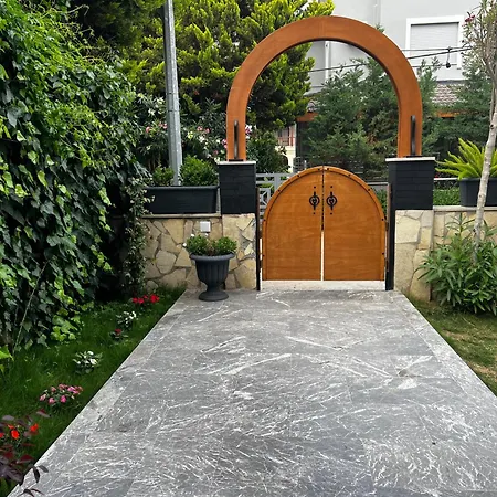Hotel Ada *