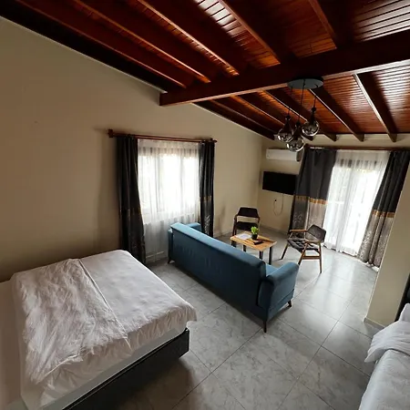 Ada Hotel *