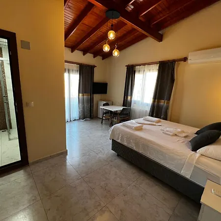 Hotel Ada *